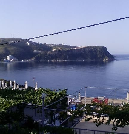 Stone House Hotel Himare Exterior photo